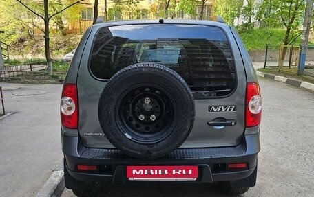 Chevrolet Niva I рестайлинг, 2018 год, 880 000 рублей, 6 фотография