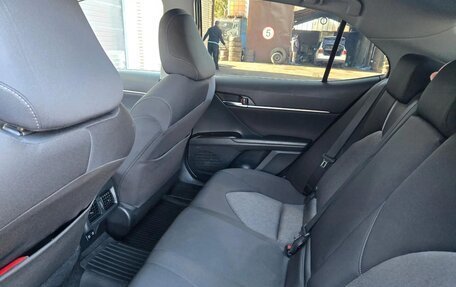 Toyota Camry, 2021 год, 2 300 000 рублей, 18 фотография