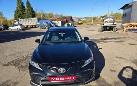 Toyota Camry, 2021 год, 2 300 000 рублей, 9 фотография