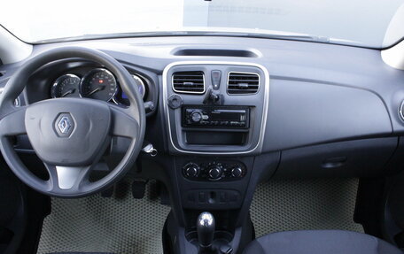 Renault Logan II, 2017 год, 785 000 рублей, 7 фотография