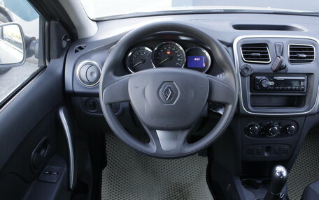 Renault Logan II, 2017 год, 785 000 рублей, 8 фотография