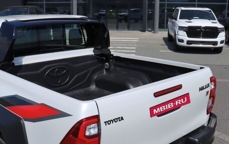 Toyota Hilux VIII, 2026 год, 9 990 000 рублей, 15 фотография