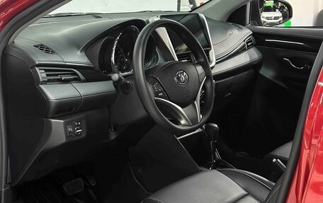 Toyota Yaris XP150 рестайлинг, 2022 год, 1 330 000 рублей, 9 фотография
