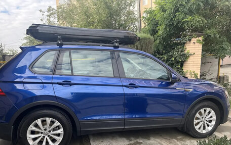 Volkswagen Tiguan II, 2020 год, 2 850 000 рублей, 2 фотография