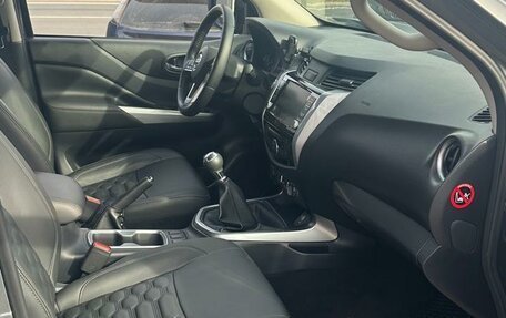 Nissan Navara (Frontier), 2024 год, 4 800 000 рублей, 12 фотография