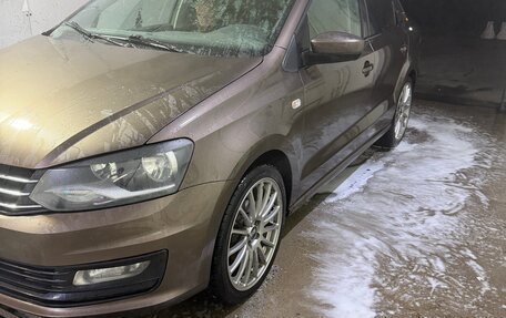 Volkswagen Polo VI (EU Market), 2015 год, 960 000 рублей, 2 фотография