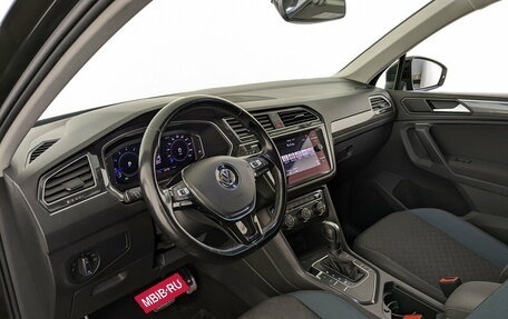 Volkswagen Tiguan II, 2019 год, 1 959 000 рублей, 16 фотография