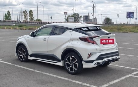 Toyota C-HR I рестайлинг, 2018 год, 2 130 000 рублей, 2 фотография