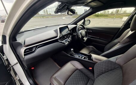Toyota C-HR I рестайлинг, 2018 год, 2 130 000 рублей, 17 фотография