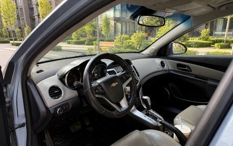 Chevrolet Cruze II, 2011 год, 700 000 рублей, 3 фотография