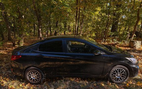 Hyundai Solaris II рестайлинг, 2012 год, 890 000 рублей, 3 фотография