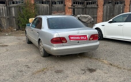 Mercedes-Benz E-Класс, 1998 год, 160 000 рублей, 2 фотография