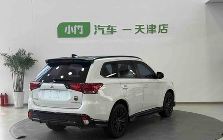 Mitsubishi Outlander III рестайлинг 3, 2022 год, 2 396 000 рублей, 4 фотография