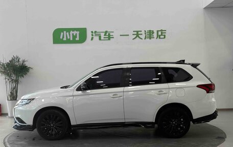 Mitsubishi Outlander III рестайлинг 3, 2022 год, 2 396 000 рублей, 6 фотография