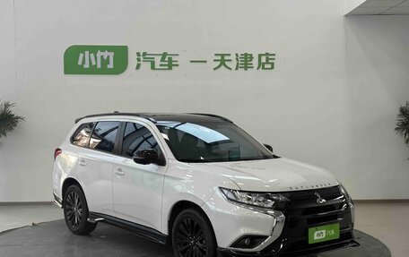 Mitsubishi Outlander III рестайлинг 3, 2022 год, 2 396 000 рублей, 2 фотография