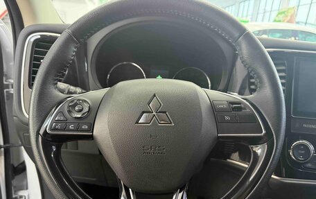 Mitsubishi Outlander III рестайлинг 3, 2022 год, 2 396 000 рублей, 17 фотография