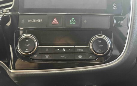 Mitsubishi Outlander III рестайлинг 3, 2022 год, 2 396 000 рублей, 15 фотография