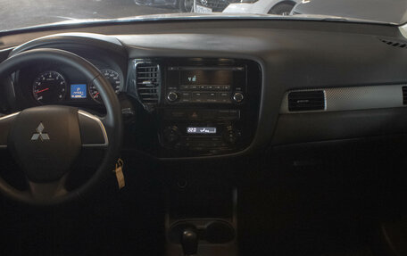 Mitsubishi Outlander III рестайлинг 3, 2014 год, 1 687 000 рублей, 7 фотография