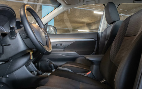 Mitsubishi Outlander III рестайлинг 3, 2014 год, 1 687 000 рублей, 16 фотография