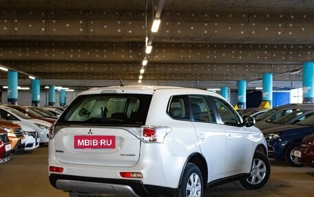 Mitsubishi Outlander III рестайлинг 3, 2014 год, 1 687 000 рублей, 4 фотография