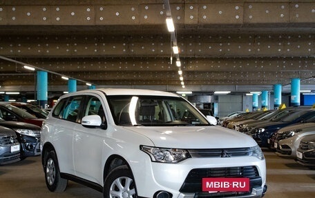 Mitsubishi Outlander III рестайлинг 3, 2014 год, 1 687 000 рублей, 2 фотография