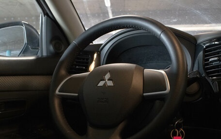 Mitsubishi Outlander III рестайлинг 3, 2014 год, 1 687 000 рублей, 5 фотография