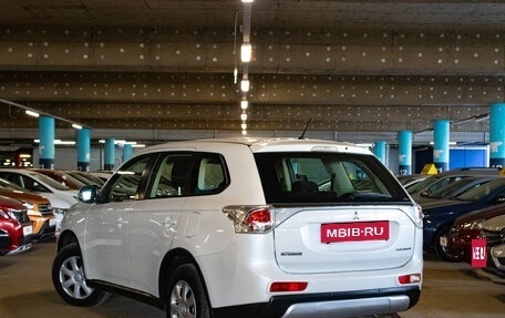 Mitsubishi Outlander III рестайлинг 3, 2014 год, 1 687 000 рублей, 3 фотография