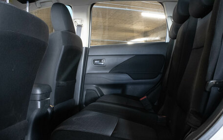 Mitsubishi Outlander III рестайлинг 3, 2014 год, 1 687 000 рублей, 17 фотография