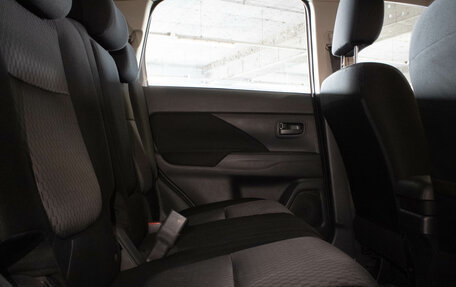 Mitsubishi Outlander III рестайлинг 3, 2014 год, 1 687 000 рублей, 18 фотография