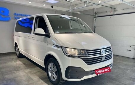Volkswagen Caravelle T6 рестайлинг, 2020 год, 4 640 000 рублей, 3 фотография