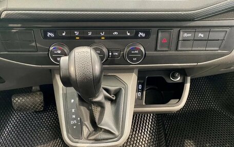 Volkswagen Caravelle T6 рестайлинг, 2020 год, 4 640 000 рублей, 31 фотография