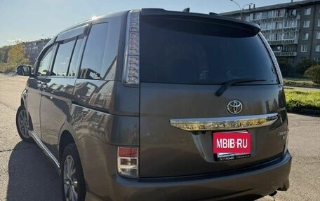 Toyota ISis I, 2012 год, 1 140 000 рублей, 14 фотография