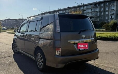 Toyota ISis I, 2012 год, 1 140 000 рублей, 13 фотография