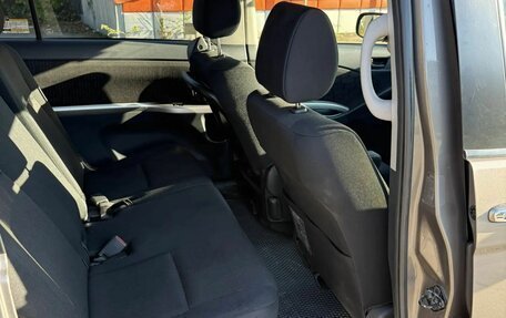 Toyota ISis I, 2012 год, 1 140 000 рублей, 26 фотография