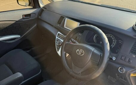 Toyota ISis I, 2012 год, 1 140 000 рублей, 29 фотография
