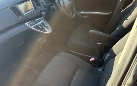 Toyota ISis I, 2012 год, 1 140 000 рублей, 23 фотография