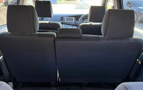 Toyota ISis I, 2012 год, 1 140 000 рублей, 24 фотография