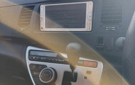 Toyota ISis I, 2012 год, 1 140 000 рублей, 28 фотография