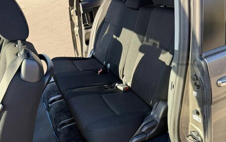 Toyota ISis I, 2012 год, 1 140 000 рублей, 31 фотография