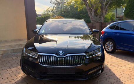 Skoda Superb III рестайлинг, 2022 год, 2 450 000 рублей, 2 фотография