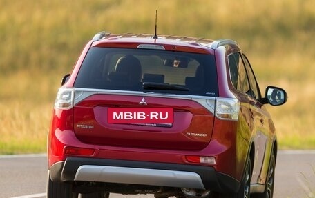 Mitsubishi Outlander III рестайлинг 3, 2014 год, 2 220 000 рублей, 4 фотография