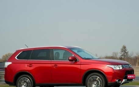 Mitsubishi Outlander III рестайлинг 3, 2014 год, 2 220 000 рублей, 2 фотография