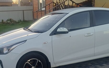 KIA Rio IV, 2018 год, 1 400 000 рублей, 3 фотография