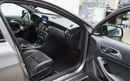 Mercedes-Benz A-Класс AMG, 2017 год, 2 790 000 рублей, 24 фотография