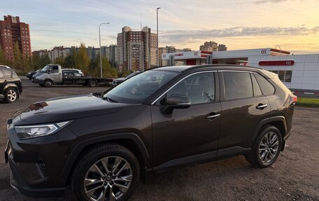 Toyota RAV4, 2019 год, 3 000 000 рублей, 2 фотография