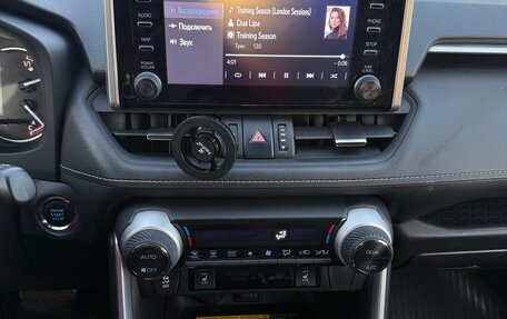 Toyota RAV4, 2019 год, 3 000 000 рублей, 12 фотография