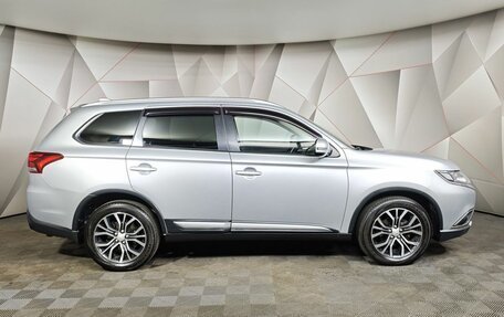 Mitsubishi Outlander III рестайлинг 3, 2017 год, 1 855 000 рублей, 6 фотография