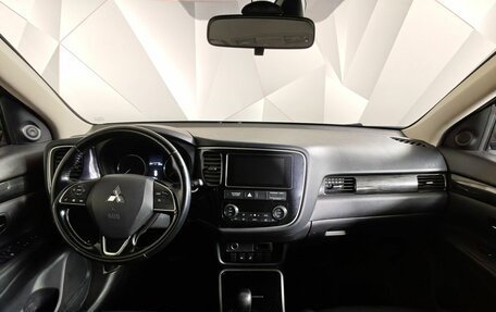 Mitsubishi Outlander III рестайлинг 3, 2017 год, 1 855 000 рублей, 14 фотография