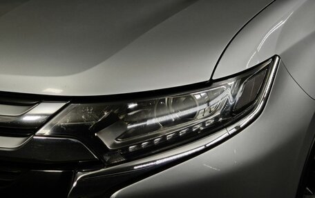 Mitsubishi Outlander III рестайлинг 3, 2017 год, 1 855 000 рублей, 10 фотография