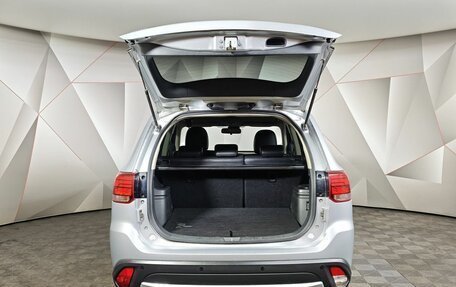 Mitsubishi Outlander III рестайлинг 3, 2017 год, 1 855 000 рублей, 12 фотография